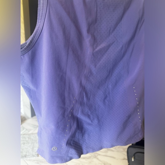 Lululemon lightweight Swift ventilated running Tank. Indigo. Size Large. - Picture 5 of 9